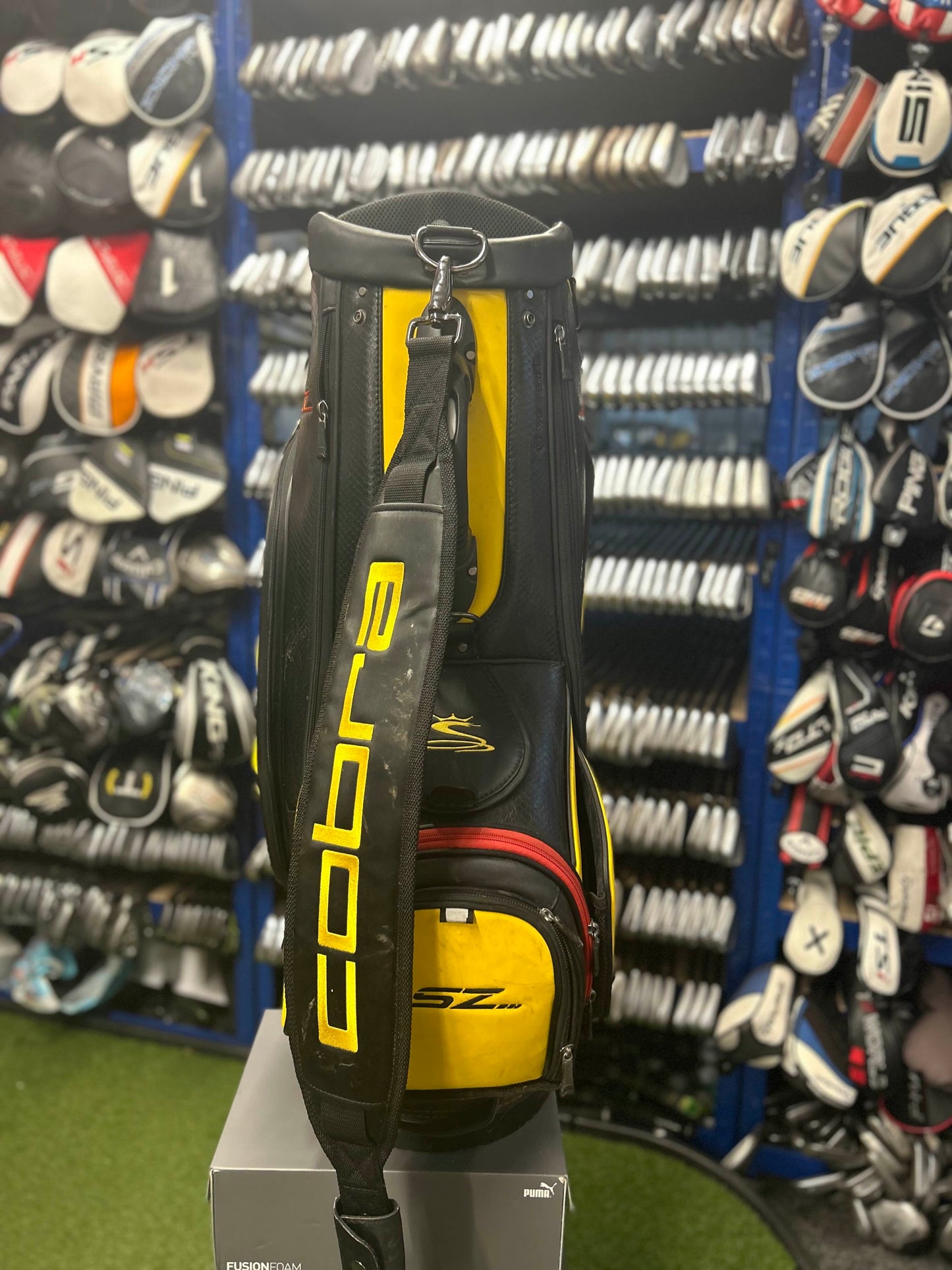 Cobra Speedzone Tour Bag - All Zips Working