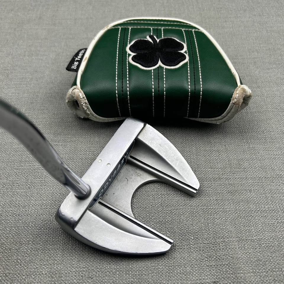 Odyssey White Hot RX V Line Fang - 35 Inches / SuperStroke Grip