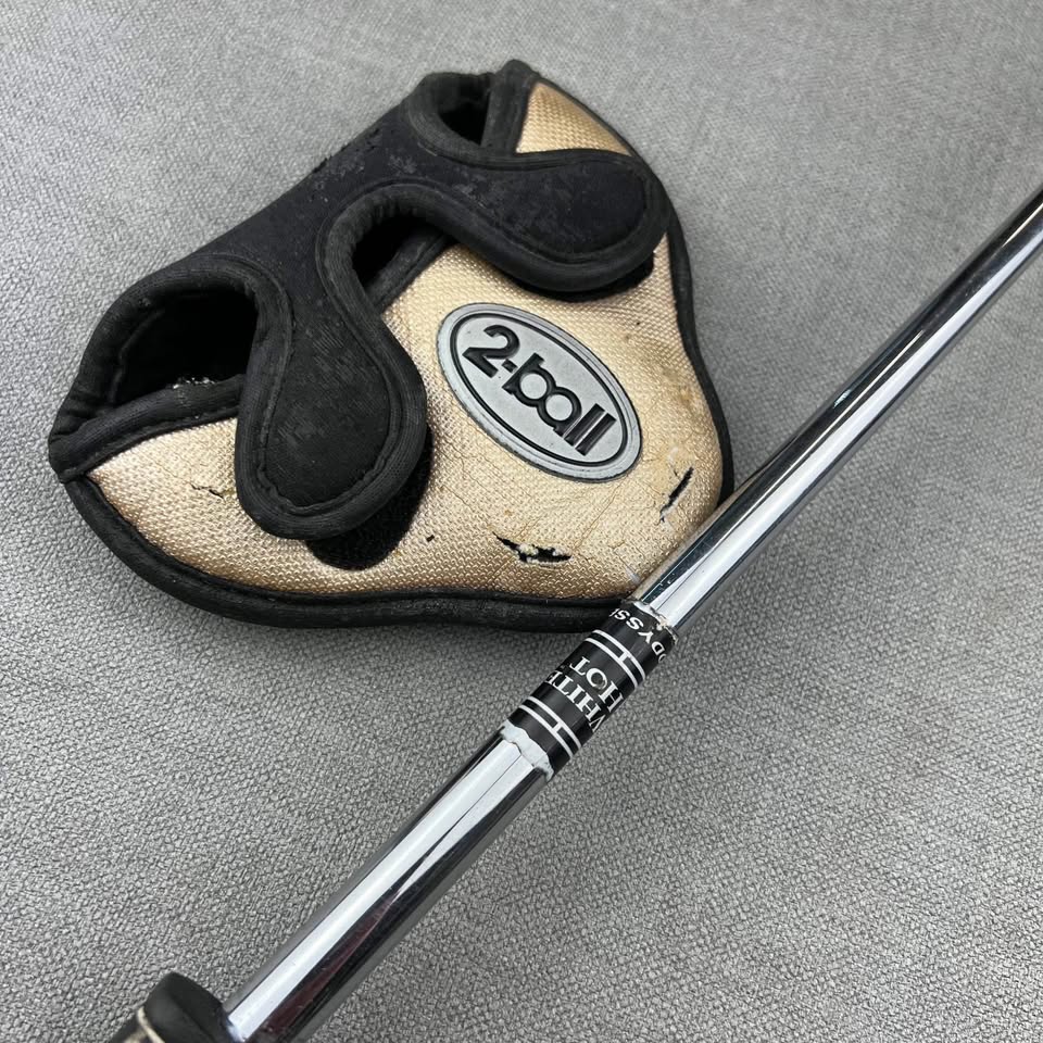 Odyssey White Hot 2 Ball Putter - 33 Inches / Centre Shaft / SuperStroke