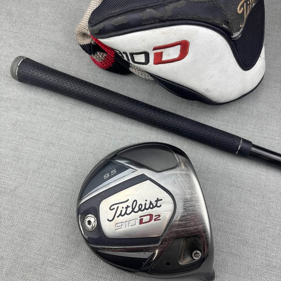 Titleist 910D2 Driver - Stiff Flex / 9.5 Degree