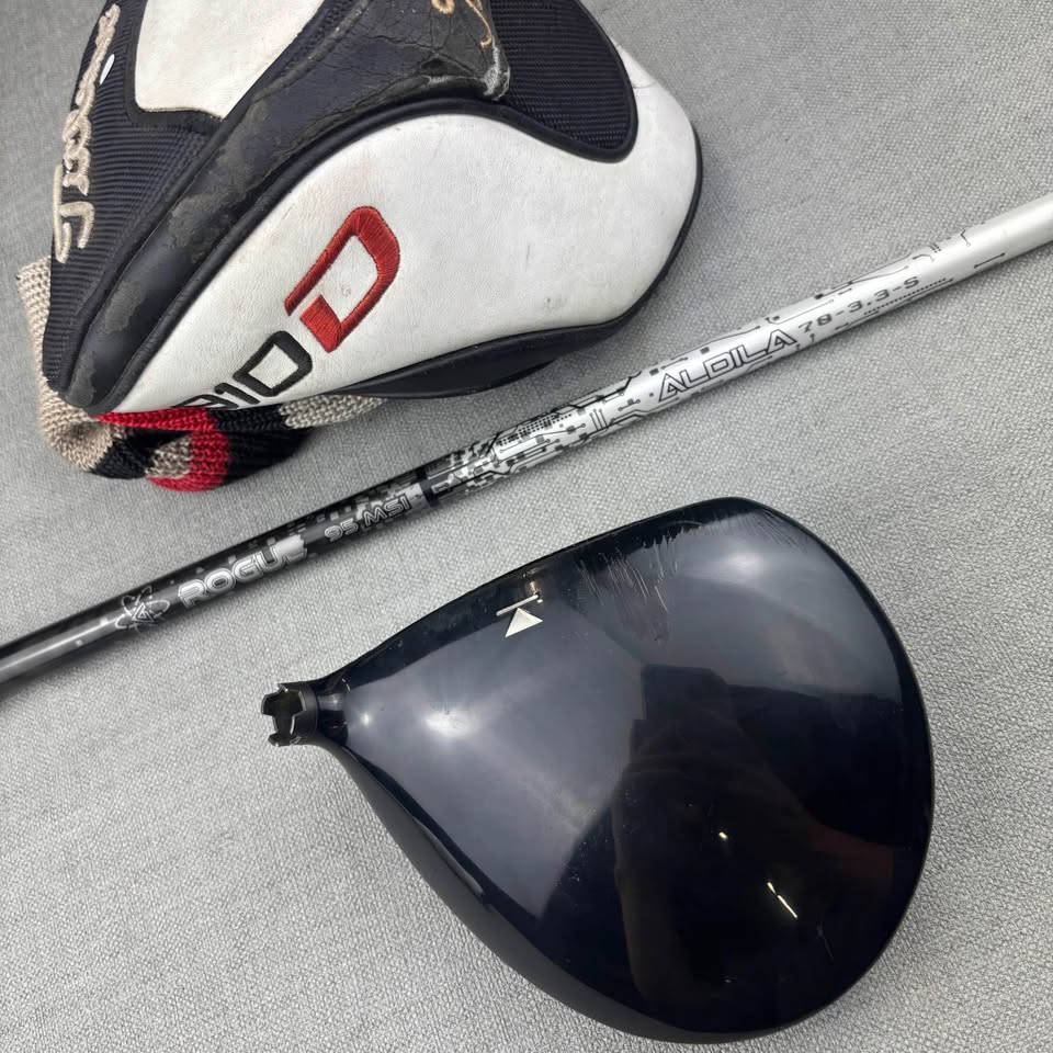 Titleist 910D2 Driver - Stiff Flex / 9.5 Degree
